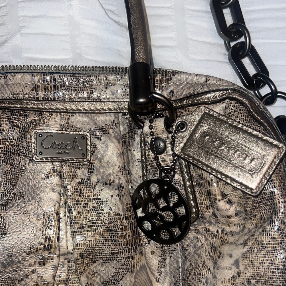 COACH Elegant Snakeskin Patterned Women's Bag - Picture 2 of 6